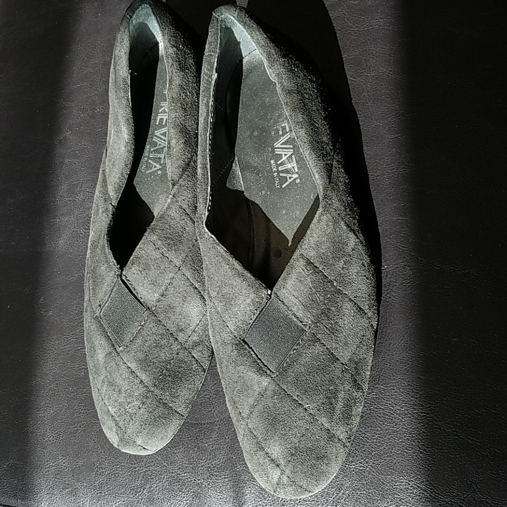 Prevada dark gray suede flats